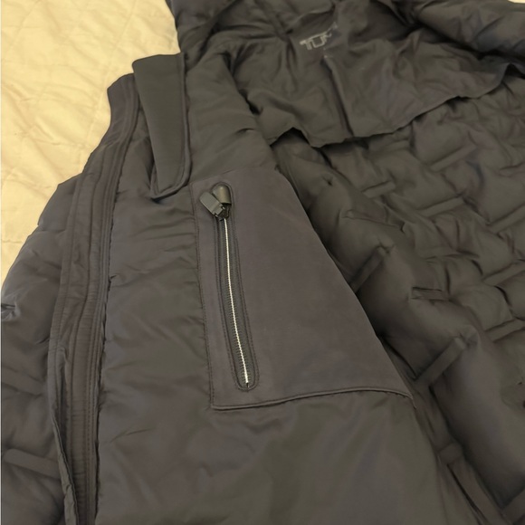 TUMI Men's Navy Quilted Lightweight Puffer Jacket - Size X-Large - 1527501041 - Picture 12 of 16